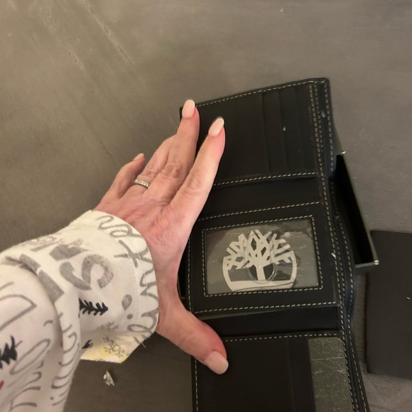 Timberland Men's Slim fold Genuine Leather Wallet Color: Black - Picture 3 of 3